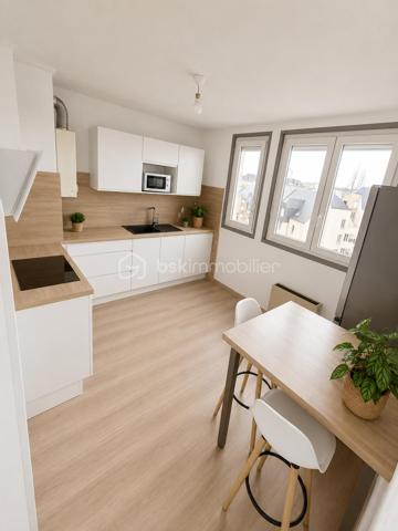 Dans le quartier prisé du Martinet, découvrez cet appartement T4 rénové de 78 m², situé au 5ème étage avec ascenseur d'une copropriété bien entretenue. Son emplacement privilégié permet un accès rapide aux commerces, aux transports en commun ainsi qu'au site de l'Arsenal.

Traversant Nord/Sud, cet appartement bénéficie d'une belle luminosité tout au long de la journée. Sans aucun vis-à-vis, il offre une vue dégagée et panoramique sur la chaîne des Pyrénées.

L'appartement se compose d'une entrée avec dégagement desservant un séjour lumineux, une salle à manger avec cellier attenant, une cuisine indépendante et entièrement équipée, deux chambres, une salle d'eau ainsi que des WC séparés. Un balcon accessible depuis les pièces de vie et une cave d'environ 6 m² viennent compléter l'ensemble.

Les menuiseries en PVC double vitrage assurent un confort thermique et acoustique appréciable. La cuisine a été entièrement rénovée et le logement, en excellent état général, ne nécessite aucun travaux. Il est prêt à accueillir ses futurs occupants.

Taxe foncière : 1 390 € / an
Charges de copropriété : 2 270 € / an (chauffage et eau compris)

Cet appartement constitue une belle opportunité, aussi bien pour une résidence principale que pour un investissement locatif, grâce à son emplacement recherché, sa fonctionnalité et sa vue exceptionnelle.

Les informations sur les risques auxquels ce bien est exposé sont disponibles sur le site Géorisques : www.georisques.gouv.fr.