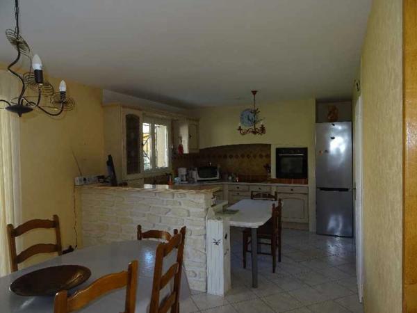 A SAINT JUNIEN PROCHE DU CENTRE VILLE ET DES COMMODITES MAISON PLAIN PIED DE 114 M² 3 CHAMBRES