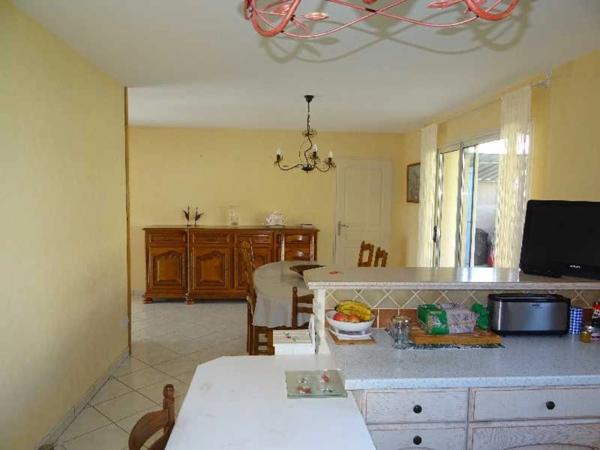 A SAINT JUNIEN PROCHE DU CENTRE VILLE ET DES COMMODITES MAISON PLAIN PIED DE 114 M² 3 CHAMBRES