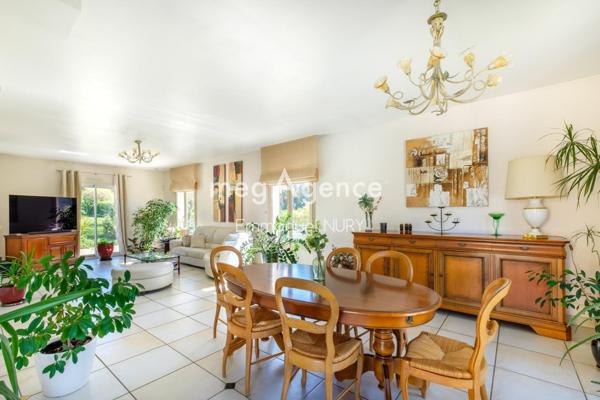 Maison à DARDILLY, 69570 - 7 pièces 194m²