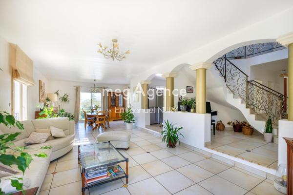 Maison à DARDILLY, 69570 - 7 pièces 194m²