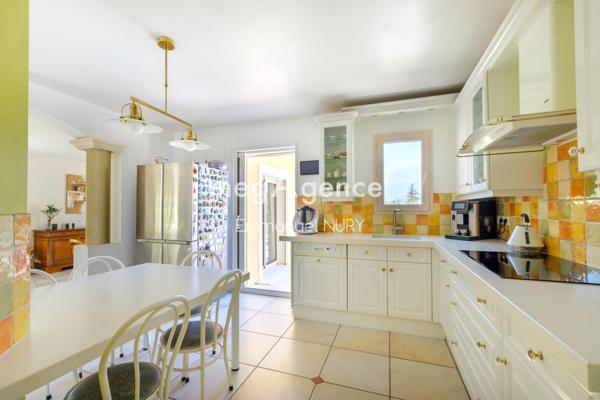 Maison à DARDILLY, 69570 - 7 pièces 194m²