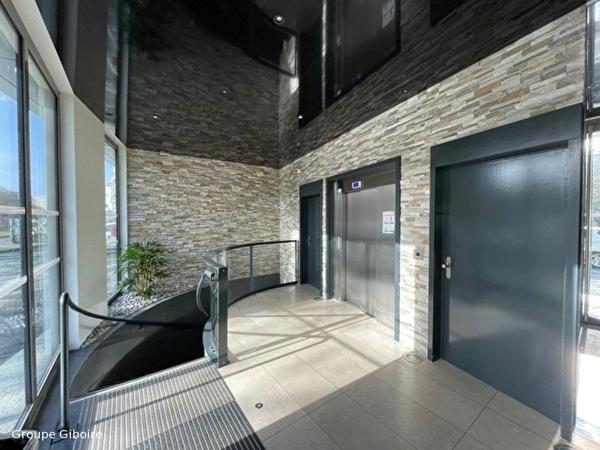 Appartement T4 à louer - 97 m² (réf : 557869)