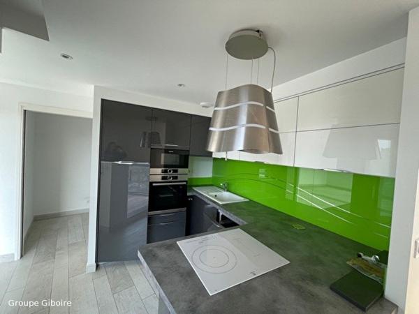 Appartement T4 à louer - 97 m² (réf : 557869)