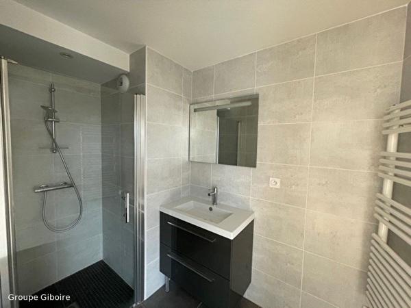 Appartement T4 à louer - 97 m² (réf : 557869)