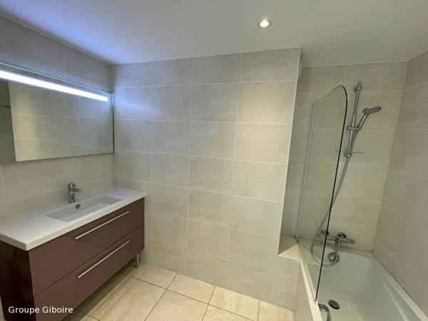 Appartement T4 à louer - 97 m² (réf : 557869)