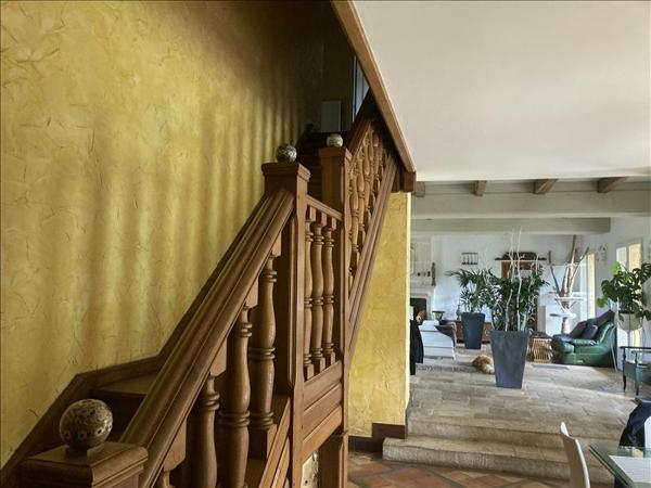 Maison à vendre |  Saint-Bonnet-sur-Gironde |  15 pièces | 395 m²