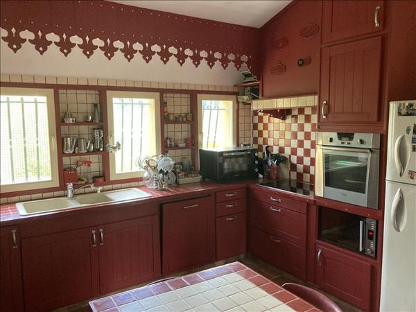 Maison à vendre |  Saint-Bonnet-sur-Gironde |  15 pièces | 395 m²