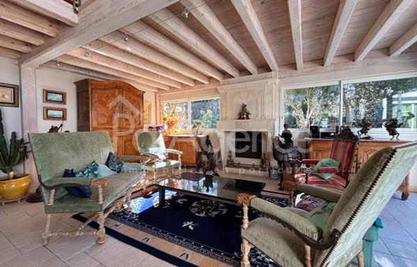 Maison contemporaine avec piscine et appartement indépendant