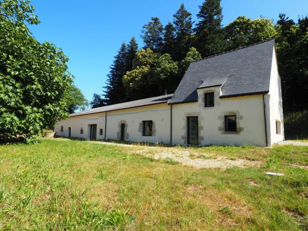 Un coin de campagne tranquille, une rénovation qualitative et lumineuse, de beaux volumes !