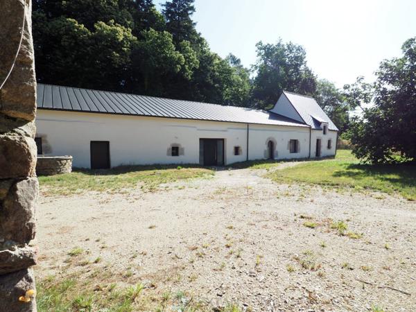 Un coin de campagne tranquille, une rénovation qualitative et lumineuse, de beaux volumes !