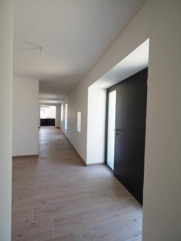 Un coin de campagne tranquille, une rénovation qualitative et lumineuse, de beaux volumes !