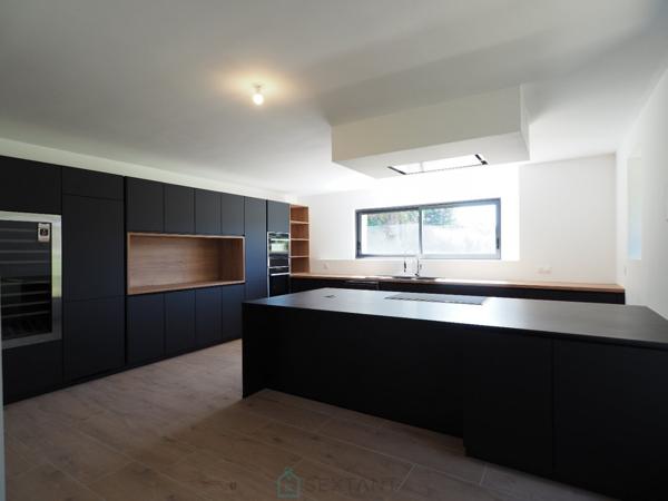 Un coin de campagne tranquille, une rénovation qualitative et lumineuse, de beaux volumes !