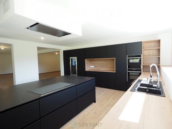 Un coin de campagne tranquille, une rénovation qualitative et lumineuse, de beaux volumes !