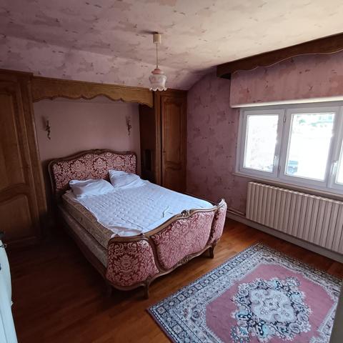 Maison de 185 mètres carrés sur presque 800 mètres carrés de terrain 8 pièces 5 chambres entre le centre commercial Leclerc du parc thermal de Contrexéville seulement à