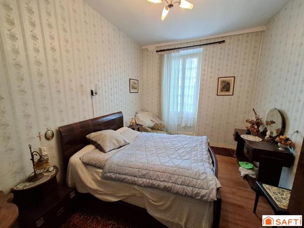 Immeuble à rénover, 230m2, 3 logements et local commercial