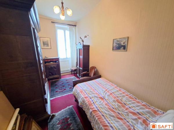 Immeuble à rénover, 230m2, 3 logements et local commercial