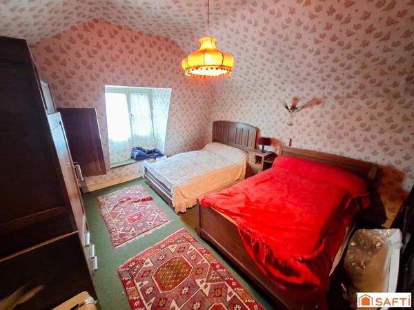 Immeuble à rénover, 230m2, 3 logements et local commercial