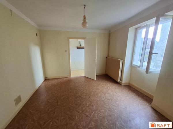 Immeuble à rénover, 230m2, 3 logements et local commercial