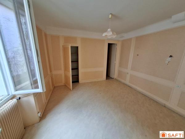 Immeuble à rénover, 230m2, 3 logements et local commercial