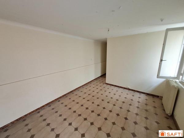 Immeuble à rénover, 230m2, 3 logements et local commercial