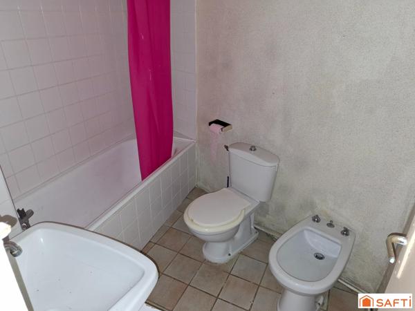 Immeuble à rénover, 230m2, 3 logements et local commercial