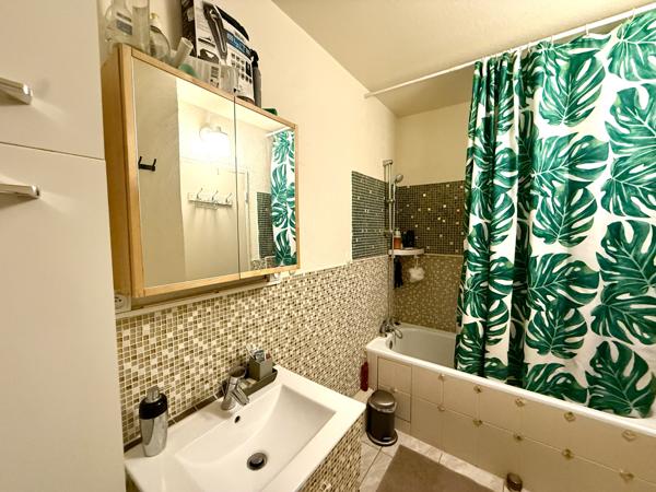 Aulnay-sous-Bois (93600) 2 Pièces avec parking, cave proche RER, futur métro 16