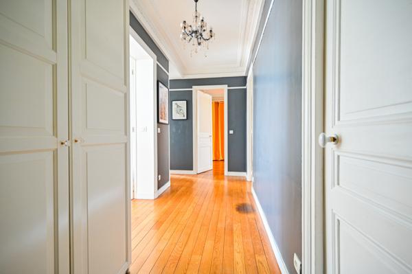 Paris (75016) Auteuil, Paris 16 – Charmant 3 pièces haussmannien avec vue Seine