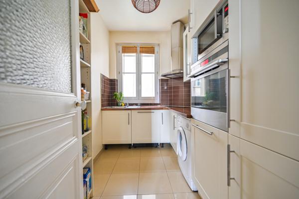 Paris (75016) Auteuil, Paris 16 – Charmant 3 pièces haussmannien avec vue Seine