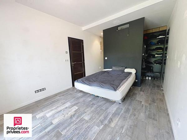 RIANS VILLA T7  200 M² AVEC PISCINE SUR  2200 M² CLOS