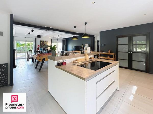 RIANS VILLA T7  200 M² AVEC PISCINE SUR  2200 M² CLOS