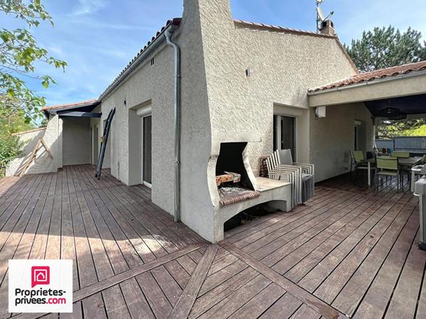 RIANS VILLA T7  200 M² AVEC PISCINE SUR  2200 M² CLOS