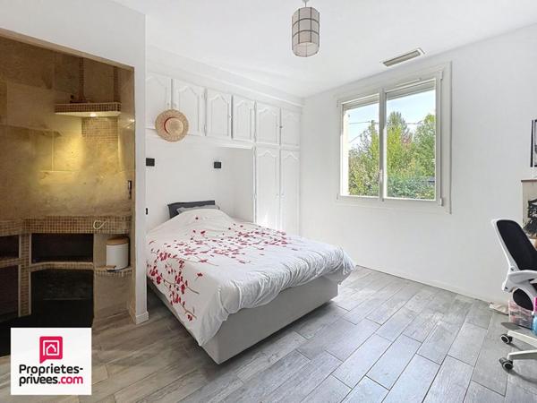 RIANS VILLA T7  200 M² AVEC PISCINE SUR  2200 M² CLOS