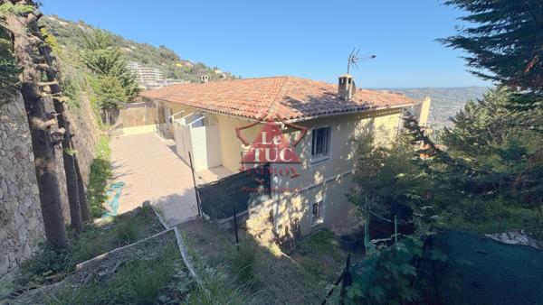 Villa jumelée avec garage à Grasse Grasse (06130)