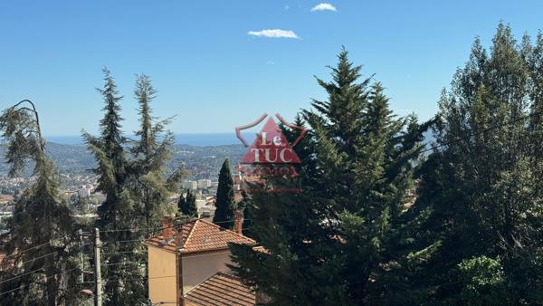 Villa jumelée avec garage à Grasse Grasse (06130)