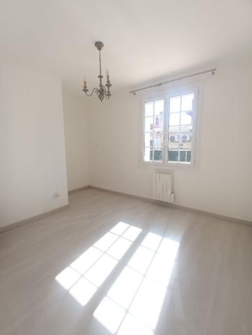 Frontignan (centre ville) - Maison T5 de plain-pied d'environ 103M² avec garage