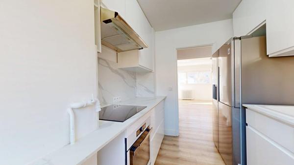 Appartement rénové avec garage, cave et ascenseur - Quartier recherché