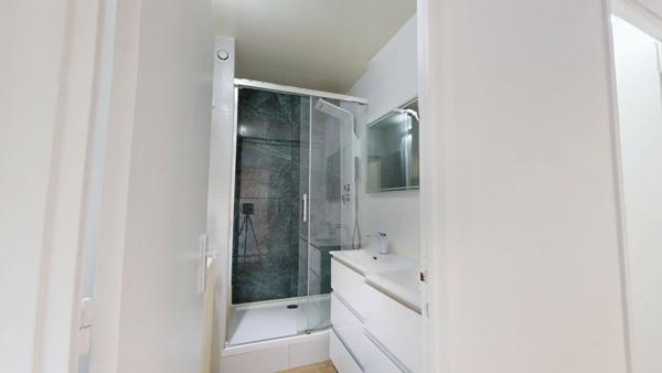 Appartement rénové avec garage, cave et ascenseur - Quartier recherché