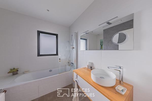 Architecture contemporaine singulière dans un cadre privilégié