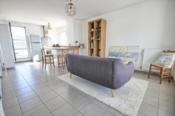 Bassins à flot, T2 de 47m² avec terrasse 30 m² plein sud, balcon et garage
