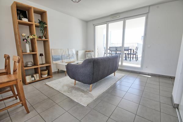 Bassins à flot, T2 de 47m² avec terrasse 30 m² plein sud, balcon et garage