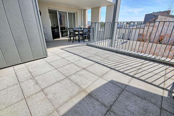 Bassins à flot, T2 de 47m² avec terrasse 30 m² plein sud, balcon et garage