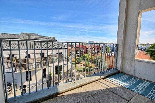 Bassins à flot, T2 de 47m² avec terrasse 30 m² plein sud, balcon et garage