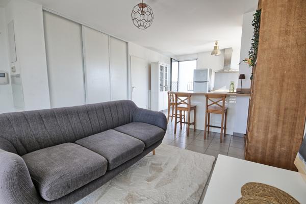 Bassins à flot, T2 de 47m² avec terrasse 30 m² plein sud, balcon et garage