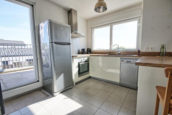 Bassins à flot, T2 de 47m² avec terrasse 30 m² plein sud, balcon et garage