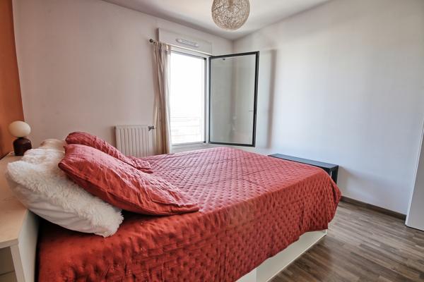 Bassins à flot, T2 de 47m² avec terrasse 30 m² plein sud, balcon et garage