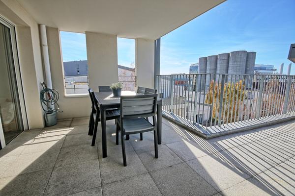 Bassins à flot, T2 de 47m² avec terrasse 30 m² plein sud, balcon et garage