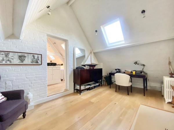Belle demeure de 220 m² habitables, dans l'une des rues les plus prisées de la ville de croix.