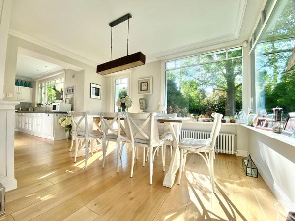 Belle demeure de 220 m² habitables, dans l'une des rues les plus prisées de la ville de croix.