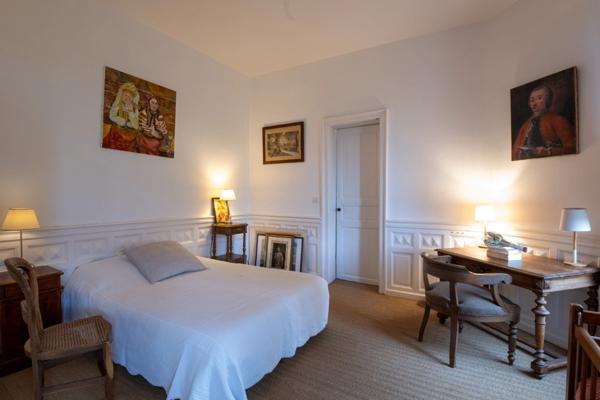 33830 BELIN-BÉLIET - ENTRE BORDEAUX ET ARCACHON - MAGNIFIQUE DEMEURE DU XVIIIe SIECLE DEBUT XIXe DE 450 M² - 12 PIÈCES, 8 CHAMBRES - RENOVATION RÉCENTE - GRAND TERRAIN ARBORÉ